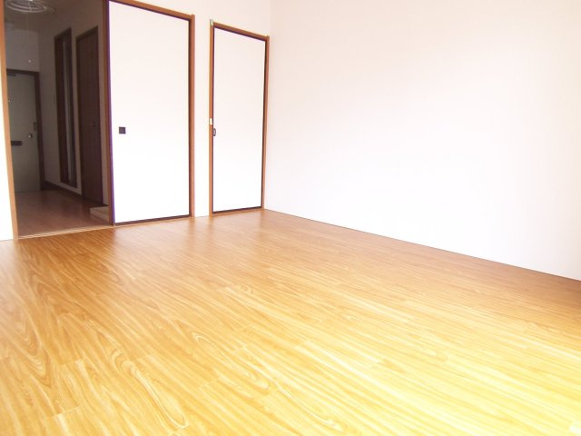 ハイツ成田の居間・リビング