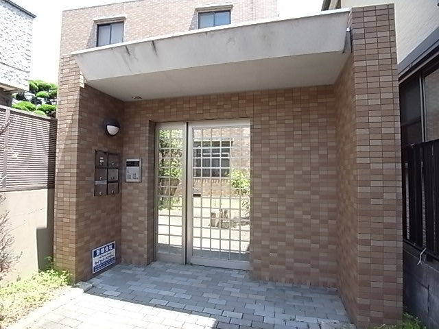 スリージェ壱番館のエントランス