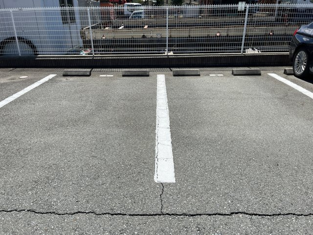 プラシードの駐車場