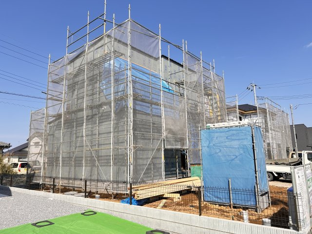 【ワイウッドコート】小山市中久喜 第1期の外観|〇6号棟〇
建築中の工程を確認できるのがは今ならではのメリットです。
周辺環境を含め、今からチェックがおすすめです。
先ずはお気軽にお問合せください！
※2026年4月撮影