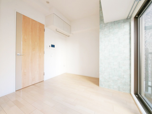 SERENiTE本町refletの居間・リビング