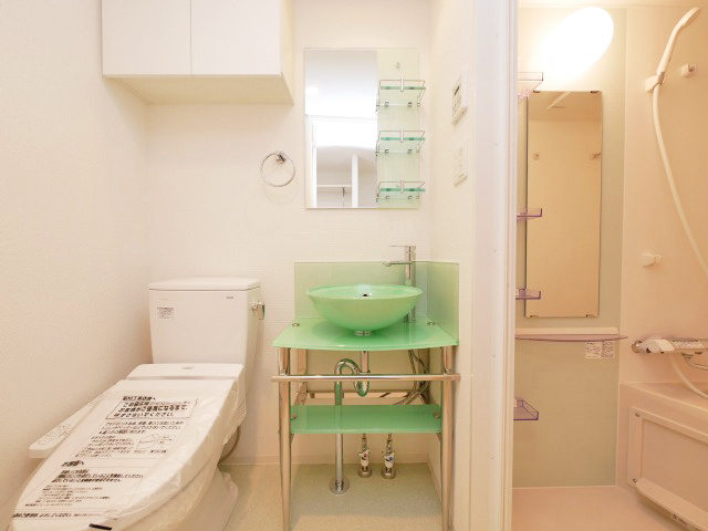 SERENiTE本町refletの洗面所