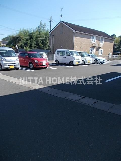 福知山市字長田長田段のアパートの駐車場