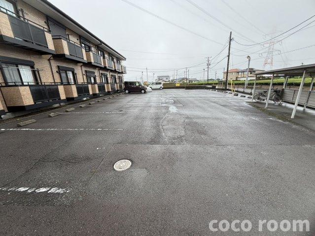 グリーン廣本の駐車場