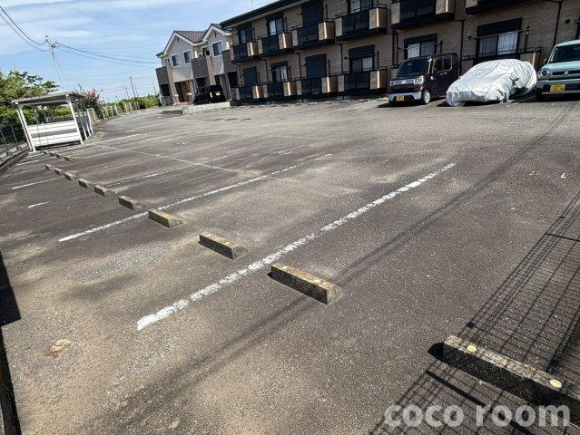 グリーン廣本の駐車場