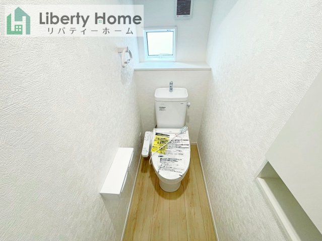 小美玉市羽刈第3　3号棟　新築戸建のトイレ