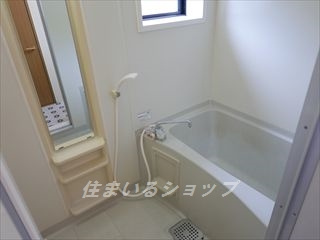 ファミールＨＩＲＯ　Ａ棟の浴室|窓あり