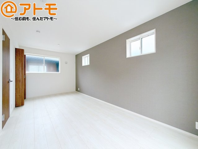 【寝室】 | 焼津市石津　新築戸建　2号棟 | アクセントクロスが印象的なお部屋です。お気に入りの家具に囲まれてゆったり過ごしたいですね♪