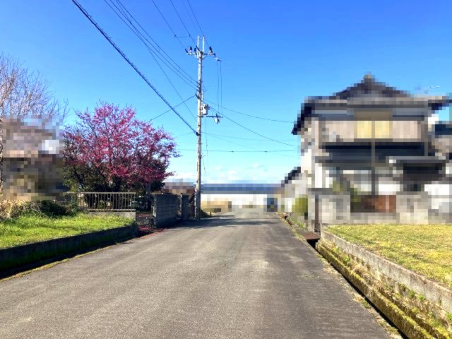 高島市鴨100坪売地の前面道路含む現地写真