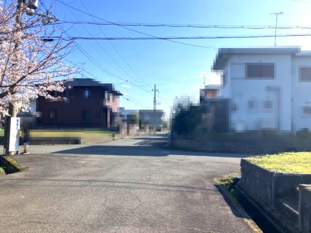 高島市鴨100坪売地の前面道路含む現地写真