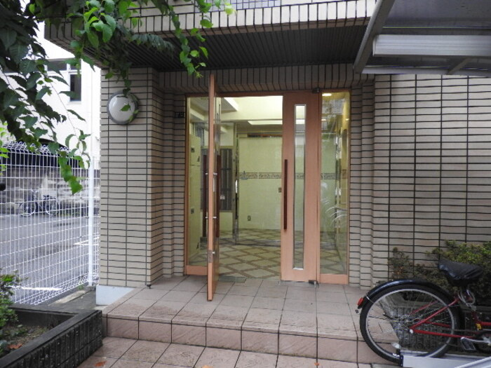 エスタシオン高石のエントランス|清潔なエントランスです