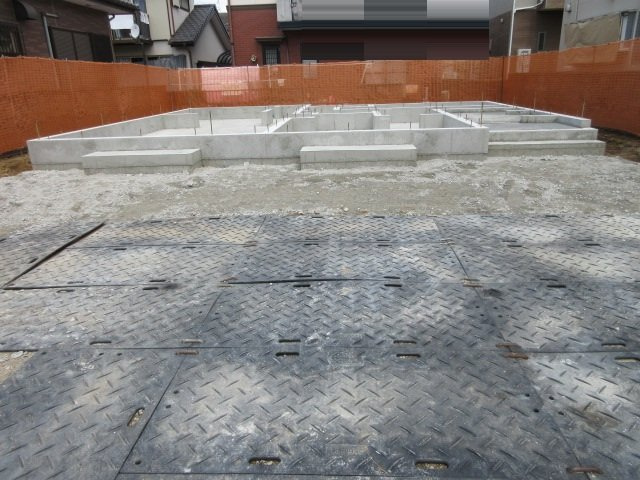 【仲介手数料無料】新築戸建　深谷市岡里16-12（全1棟）の前面道路含む現地写真