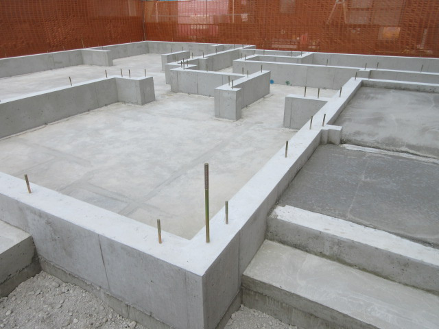 【仲介手数料無料】新築戸建　深谷市岡里16-12（全1棟）の前面道路含む現地写真