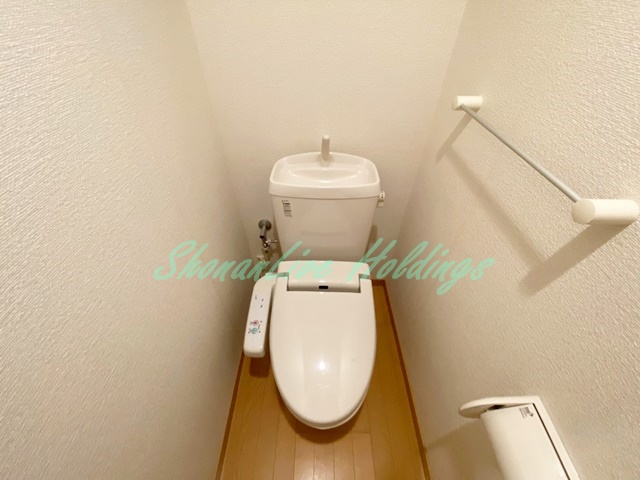 藤沢市稲荷１丁目の賃貸マンションのトイレ|清潔感のあるトイレです