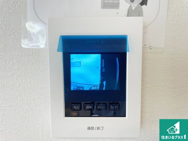 高槻市南平台　第2期　新築一戸建ての防犯設備|カラーモニターインターホン！声だけでなく来訪者の姿や顔がモニターで確認できるので、小さなお子様がいらっしゃるご家庭でも安心できます！