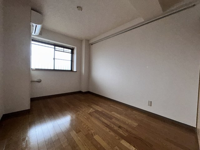 コンフォール赤坂の洋室