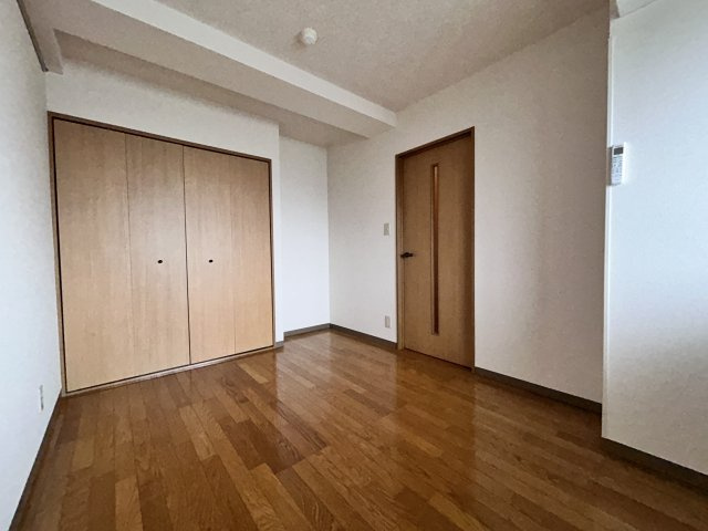 コンフォール赤坂の洋室