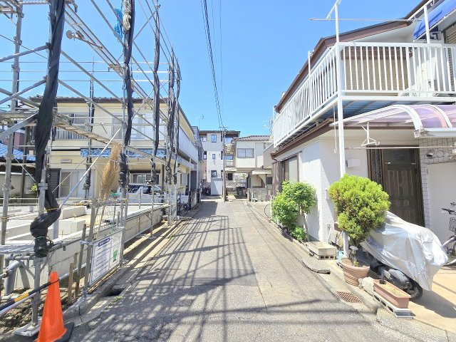 青梅市河辺町8丁目　全1棟の前面道路含む現地写真