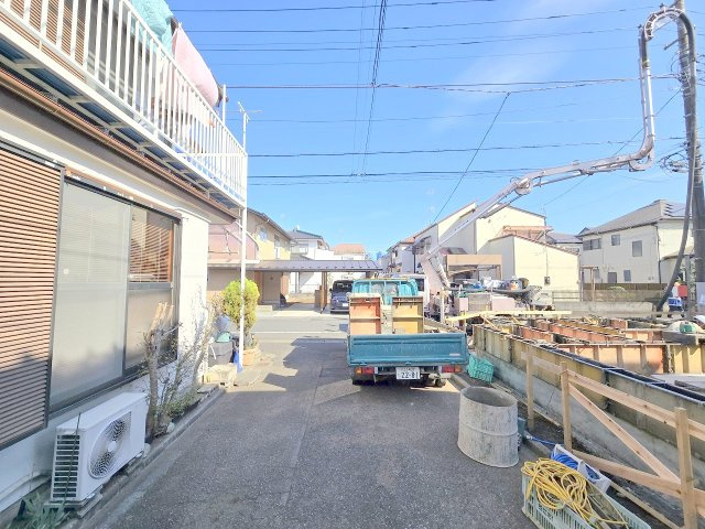 青梅市河辺町8丁目　全1棟の前面道路含む現地写真