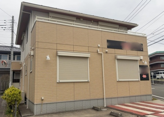 【外観】 | 家を建てる場合、方位は要チェックです。現実的に日当たりのよい家ならばリビングは南側、建築基準法でも北側に当たる家への配慮は求められています。土地を見学に行く際は、方位磁針を持って行くようにしましょう。