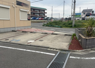 【外観】 | 家を建てる前提で土地を探している場合、地盤の丈夫さは譲れない条件の一つです。地盤が脆弱だと追加工事が必要となります。また、過去に地盤沈下や液状化現象を起こした土地は、できるだけ避けた方がいいでしょう。