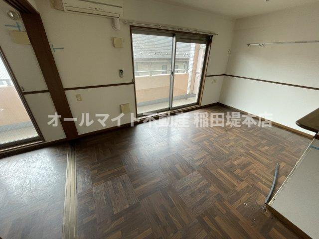 狛江市中和泉２丁目の賃貸マンションの居間・リビング