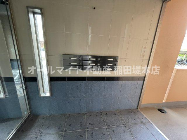 狛江市中和泉２丁目の賃貸マンションのエントランス