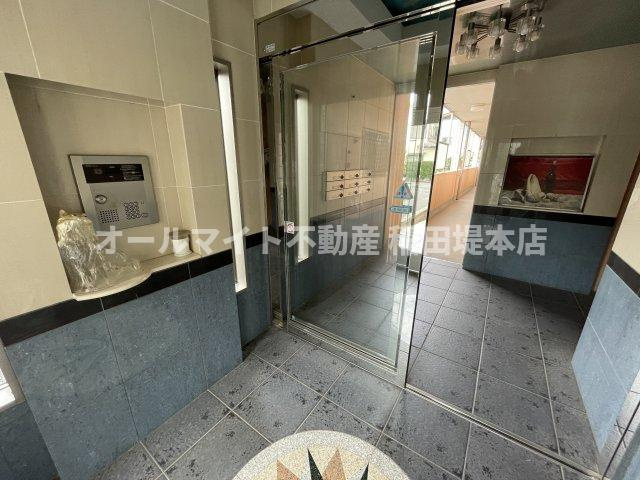 狛江市中和泉２丁目の賃貸マンションのエントランス
