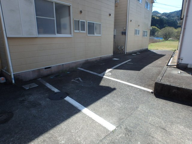 S1498R　ハイムミクラの駐車場