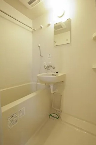 中野区江原町２丁目のアパートの浴室