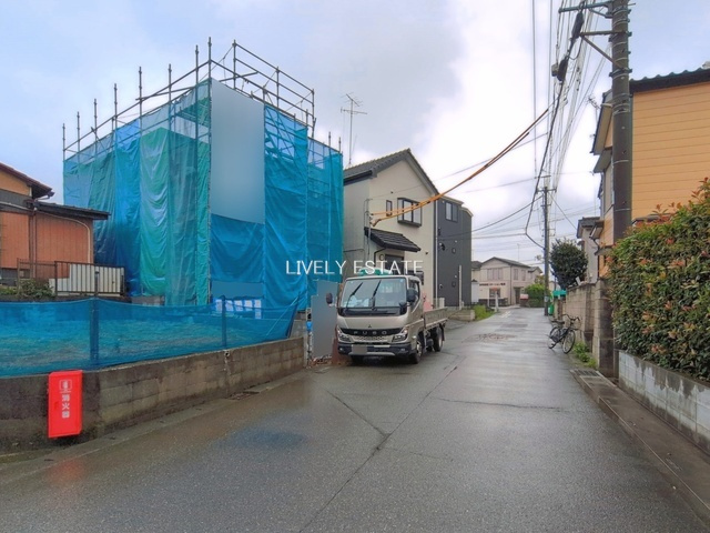 越谷市大字平方 新築分譲住宅の前面道路含む現地写真
