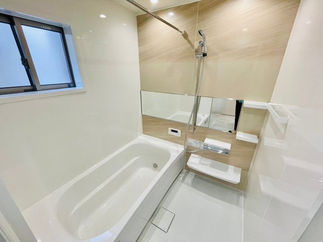 西京極西向河原町　条件付土地の外観パース|■施工例■
浴室には追い炊き機能と乾燥暖房換気機能を完備。寒い季節も快適に入浴でき、洗濯物乾燥やカビ対策にも便利です！