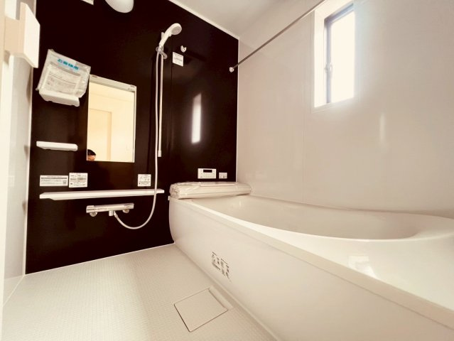 【浴室】 | 西東京市谷戸町１丁目　新築戸建て | 心身ともにリフレッシュできる落ち着きある浴室空間です