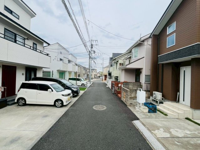 【前面道路含む現地写真】 | 西東京市谷戸町１丁目　新築戸建て | 落ち着いた住宅街で、静かでゆったりとした時間を過ごせます