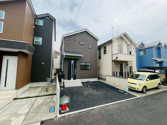 【外観】 | 西東京市谷戸町１丁目　新築戸建て | 街並みに自然と溶け込みつつ、落ち着きを感じる佇まい