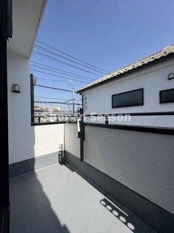 【バルコニー】 | 南向きで、洗濯物・お布団が気持ちよく乾きますよ♪