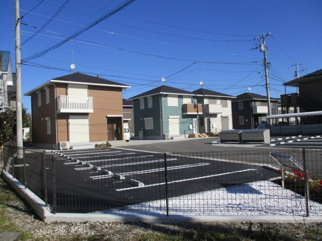 フローラルアベニュー便船塚　F棟の駐車場