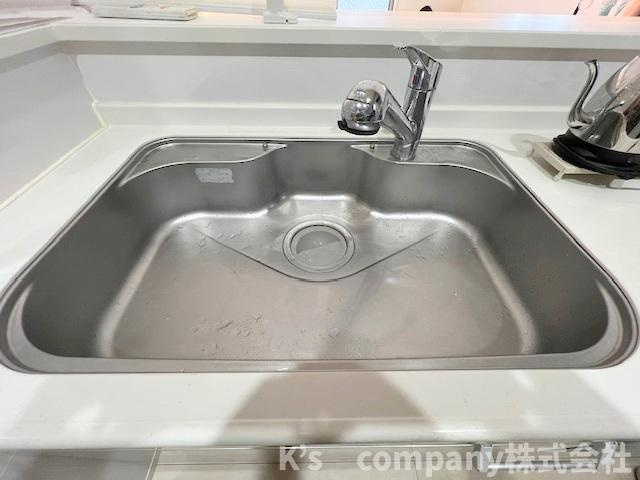 ■高座郡寒川町倉見　中古戸建のキッチン|耐久性に優れたステンレス素材のシンク◇