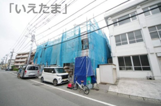 【外観】 | 【仲介手数料無料！！】日野市日野　新築戸建て（全3棟）No1　5180万円 | 令和８年４月４日撮影　建築中