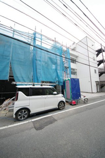【外観】 | 【仲介手数料無料！！】日野市日野　新築戸建て（全3棟）No1　5380万円 | 令和８年４月４日撮影　建築中