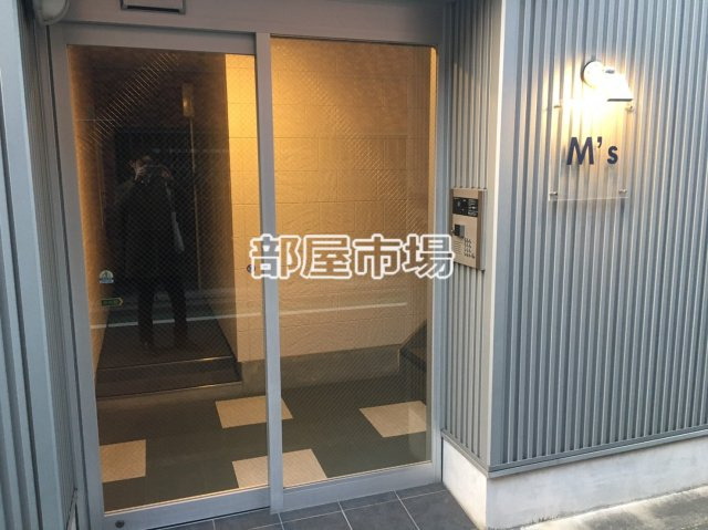 M's（エムズ）のエントランス