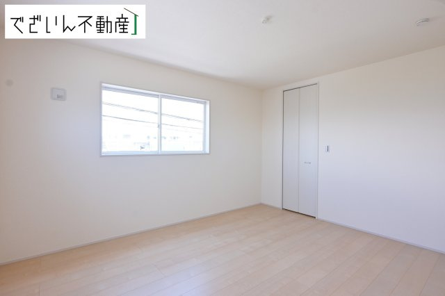 【洋室】 | Livele Garden.S加須市富士見町(加須駅)　新築住宅 | 各部屋に収納が充実しているから、片付けがラク。季節用品もすっきり収まり、生活感を隠せます。
現地(2026年5月撮影)