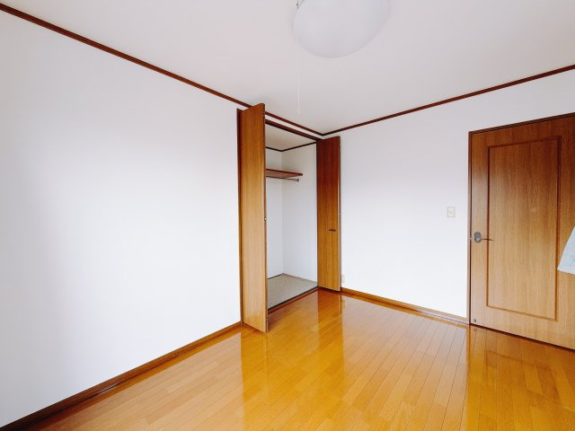 【中古戸建】富岡市宮崎の洋室|■2階洋室｜子供部屋のメリットは「自立心を養うことができる」「自分で整理整頓できるようになる」そして、お子様が成長した際には「プライバシーを確保できる」といい事だらけ♪