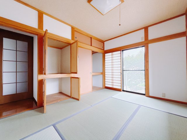 【中古戸建】富岡市宮崎の和室|■1階和室｜和室でしか味わえない畳ならではの香りや素材で和のやすらぎを感じてください♪休日はお子様とお昼寝するのにも最適です！