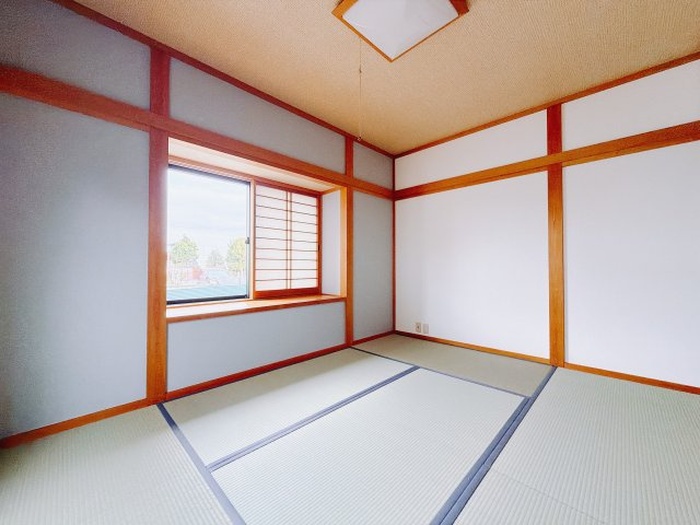 【中古戸建】富岡市宮崎の和室|■1階和室｜意外と場所をとるアイロンがけや、お洗濯物を畳むときにも広々と使うことができ、ちょっと一休みしたいとき、すぐに横になれるのも魅力です♪