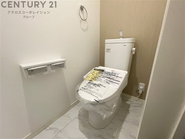 落ち着いた色調のトイレです