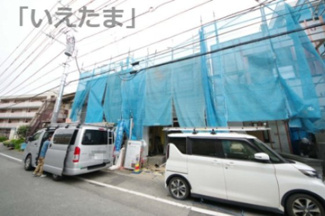 【外観】 | 【仲介手数料無料！！】日野市日野　新築戸建て（全3棟）No2　5180万円 | 令和８年４月４日撮影　建築中