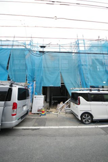 【外観】 | 【仲介手数料無料！！】日野市日野　新築戸建て（全3棟）No2　5180万円 | 令和８年４月４日撮影　建築中