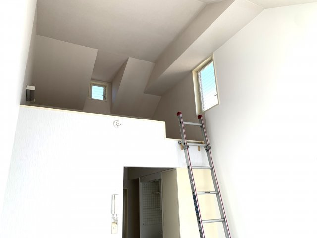 【設備】 | フリーゲンハイム | 広くて開放的な天井と大きなロフト付