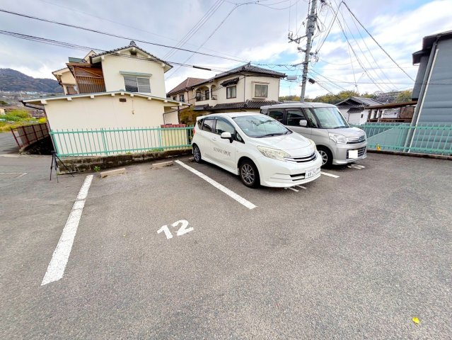 武田邸の駐車場